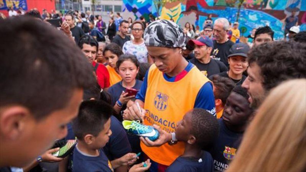 Ronaldinho colaboró en el desembarco.