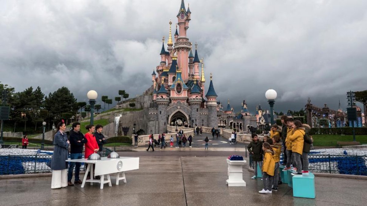 Los concursantes de Masterchef junior 5, en Eurodisney.