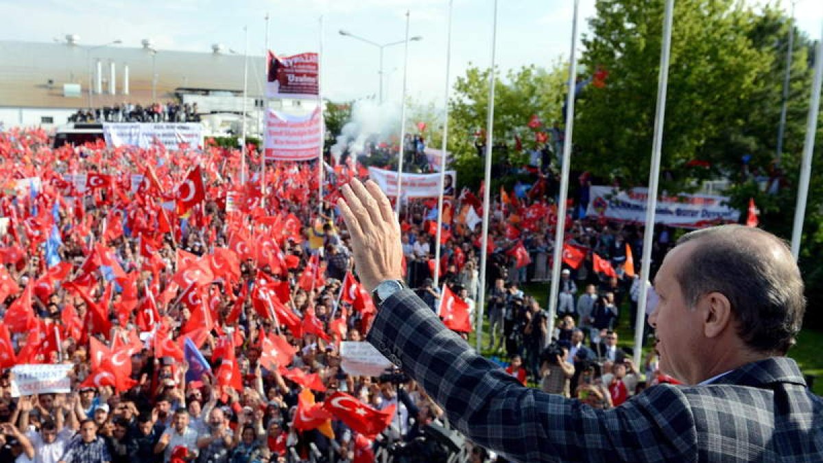 Erdogan, en un momento de su discurso mientras se dirige a sus seguidores.