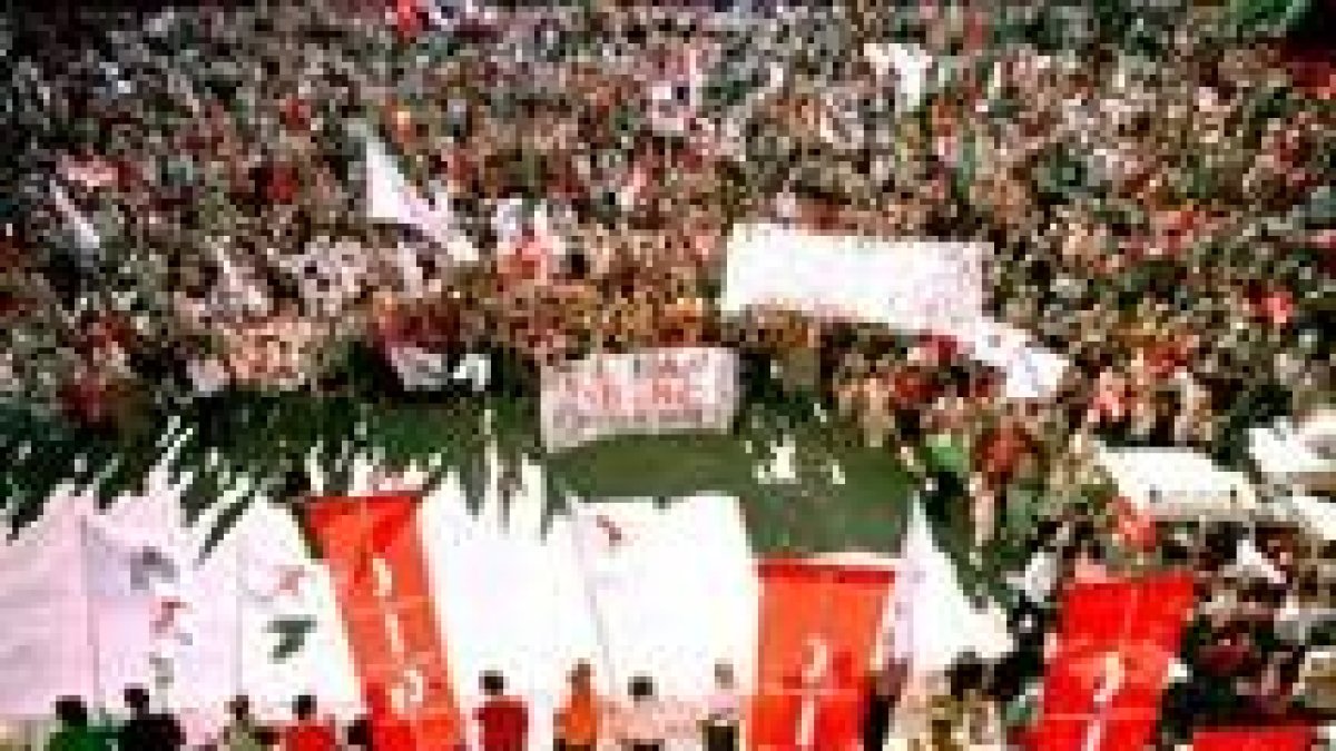 Miles de personas se manifestaron en Ferrol para apoyar a los trabajadores de los astilleros de Izar
