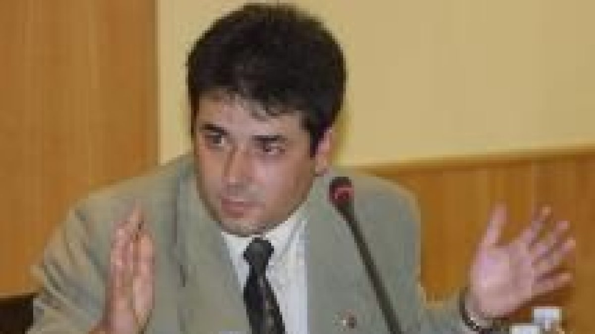 El socialista Esteban Carro mantiene que Luis González puso en peligro la salud de los bembibrenses