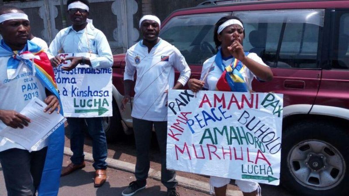 Un grupo de militantes de LUCHA se manifiesta en Goma.