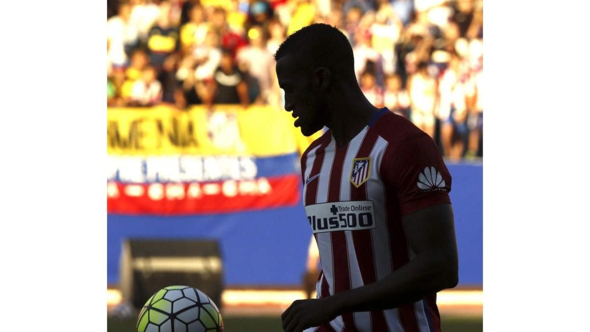 Jackson Martínez, ayer, sobre el césped del Calderón.