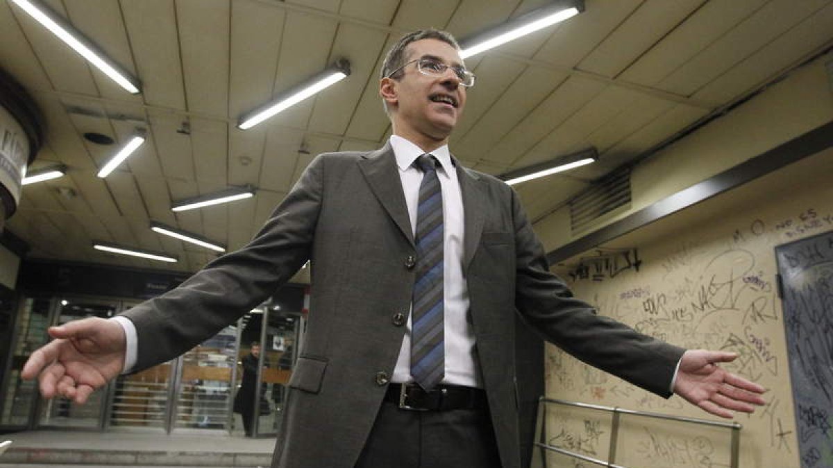 Carlos Iglesias exhibe su alegría tras ser declarado por el juez un Koplowitz.
