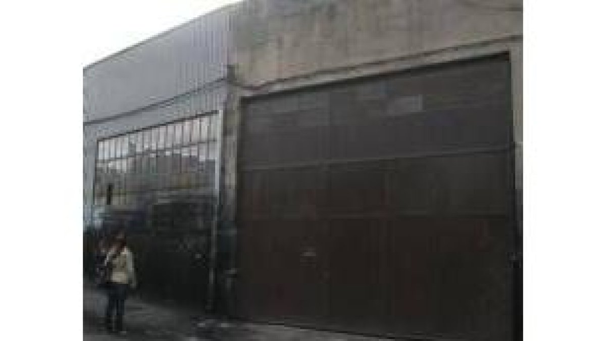 Imagen del taller que el fallecido tenía en Villafranca del Bierzo