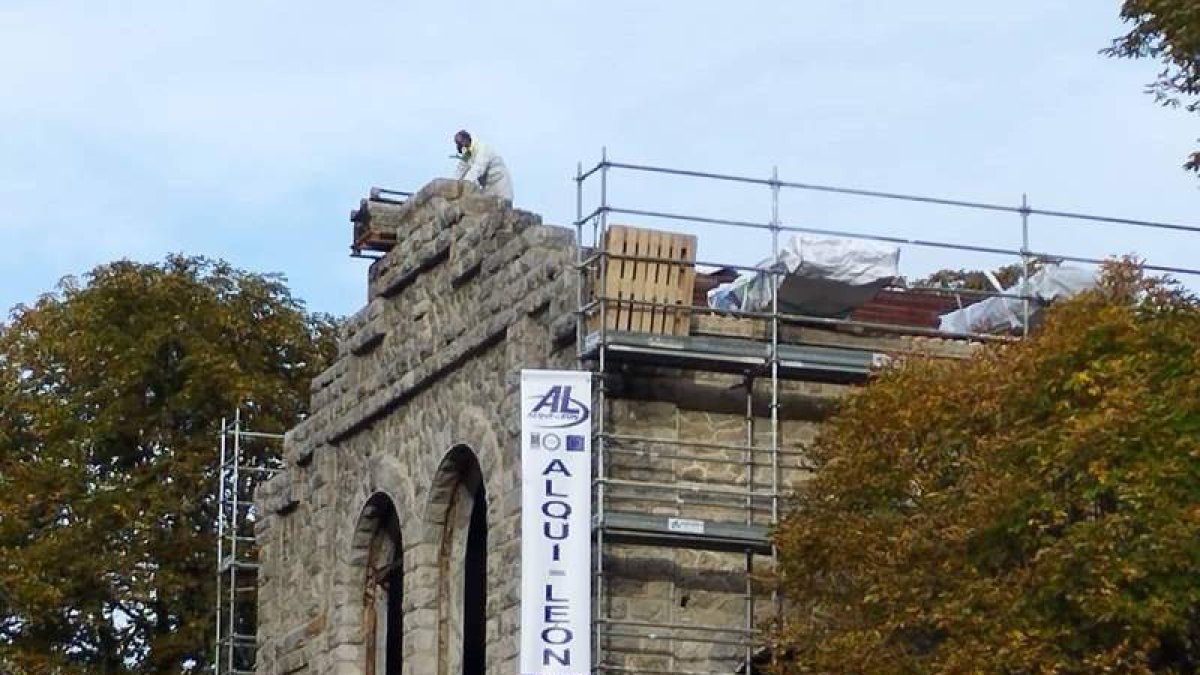 La intervención se centra en el edificio de la antigua sala de máquinas del Pozo Herrera I. CASTRO