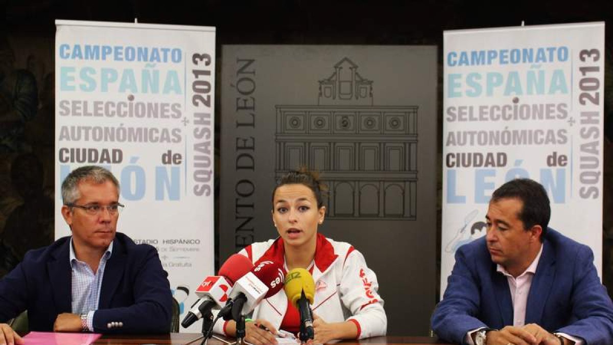 Gemma Villarroel (c) en la presentación del torneo.