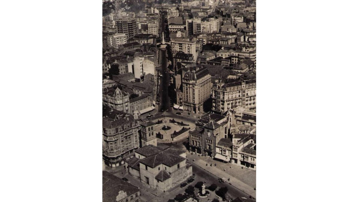 Panorámica de la ciudad con el convento de Santo Domingo aún en pie