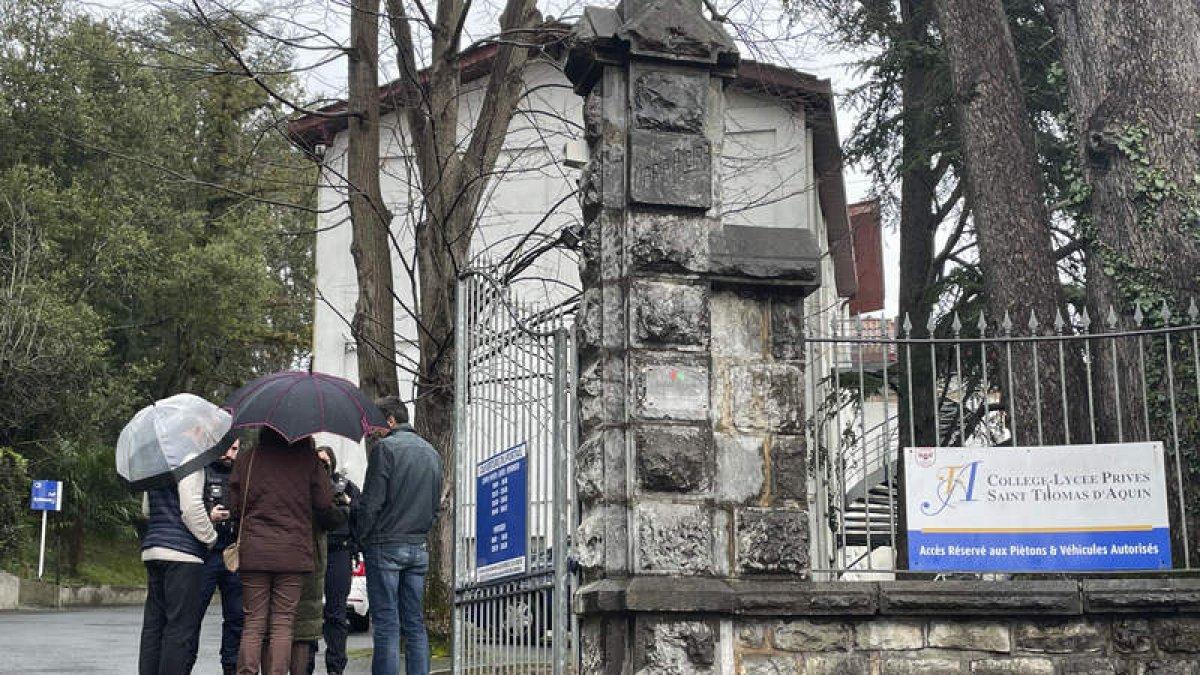 Colegio donde un alumno de 16 años apuñaló mortalmente a su profesora de español. JULEN ZUBILLAGA