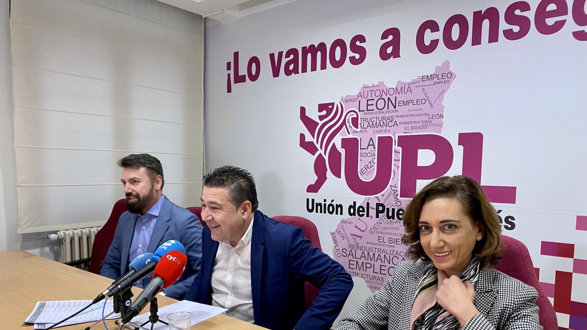 Jose Ramon García, Luis Mariano Santos y Alicia Gallego. MAZ