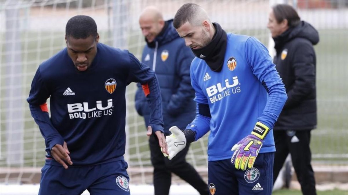 Jaume Doménech, en el último entrenamiento del Valencia antes de medirse al Barcelona