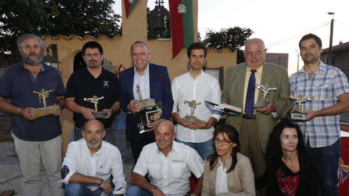 Foto de familia de los premiados. MARCIANO