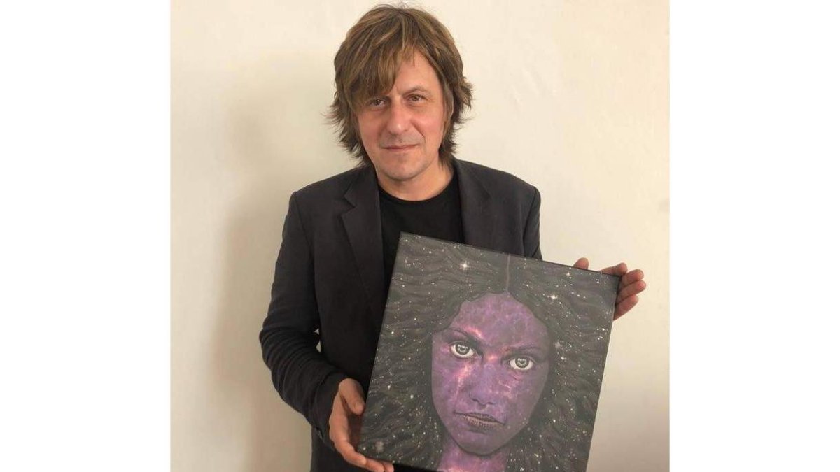Nacho Vegas con la portada del álbum ‘Violética’. FACEBOOK NACHO VEGAS