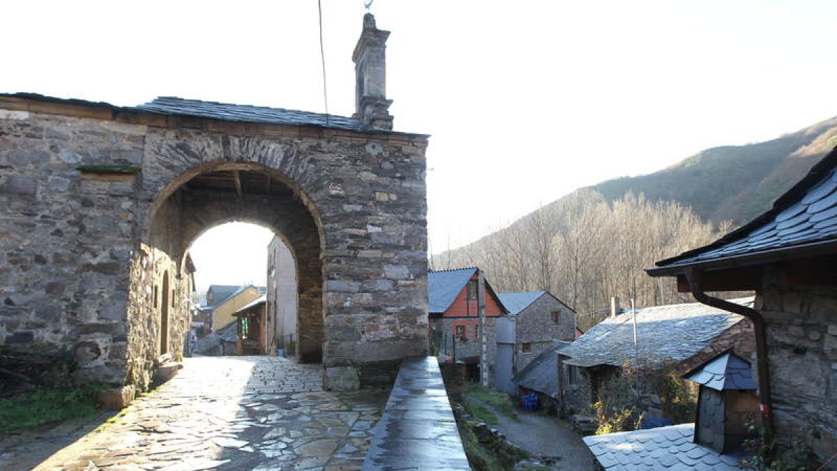 Colinas del Campo, entrada al Bierzo del Camino Olvidado a Santiago desde las Omañas