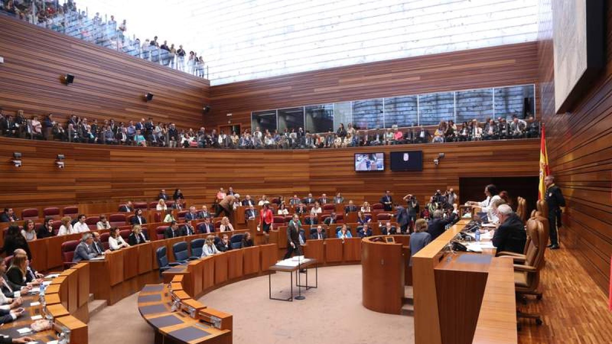 Pleno de constitución de la IX Legislatura en las Cortes de Castilla y León, en una imagen de archivo.
