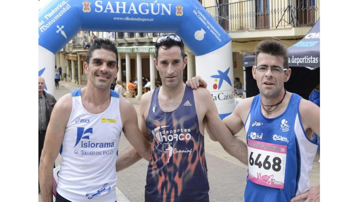 Alberto, Mediavilla y Pérez conformaron el podio de una Sahagún-Mudéjar que también contó con una prueba solidaria abierta a todas las edades. ACACIO
