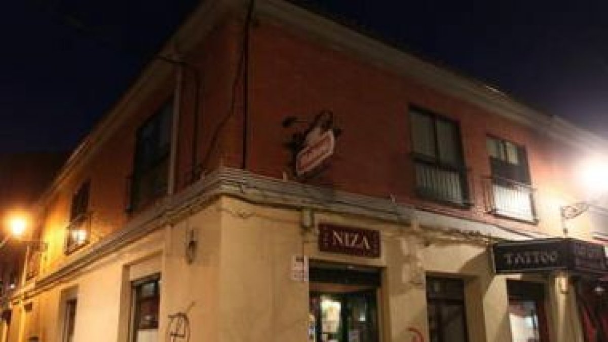 Edificio de la plaza Torres de Omaña donde reside Heidy Quiñones con su pareja y su hija.