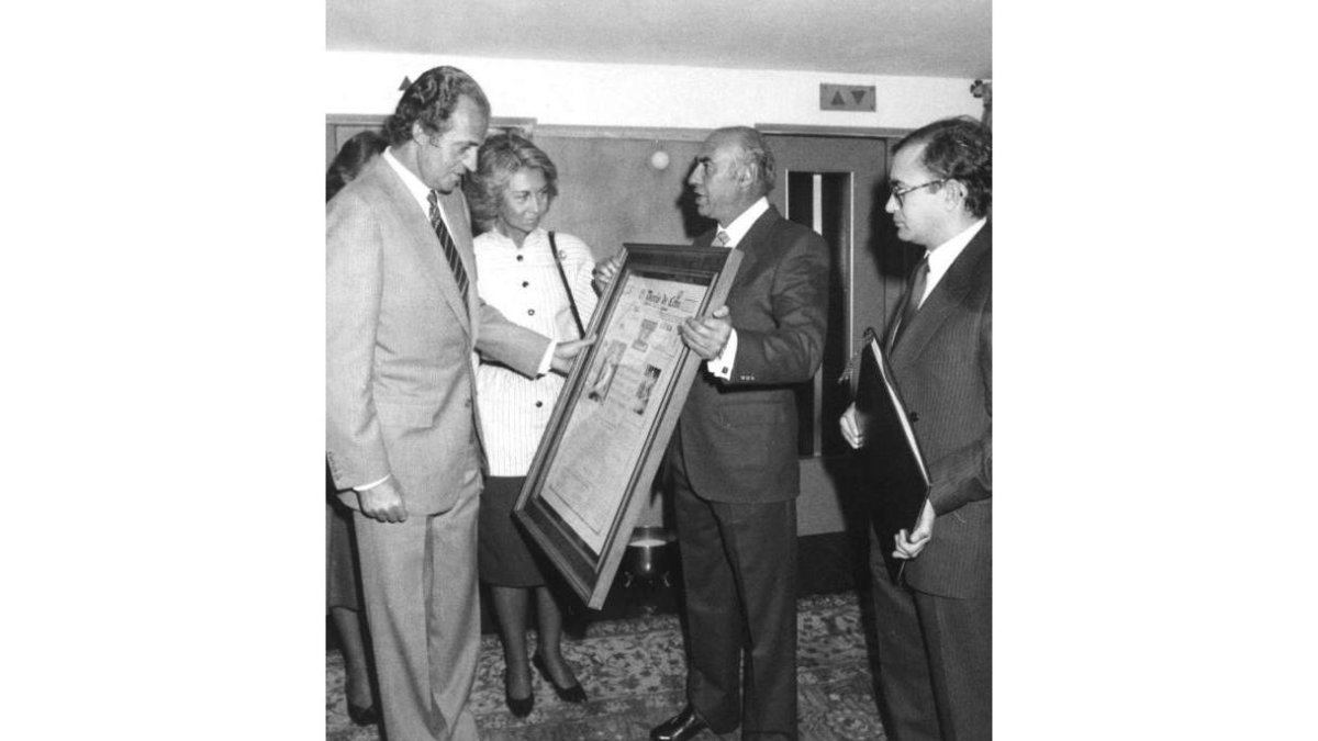 Servando Torío y José Luis Rodríguez, con los reyes en San Marcos. DL