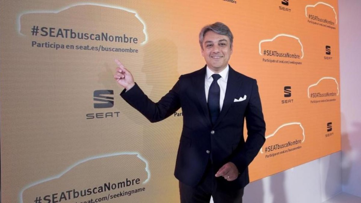 El presidente de Seat, Luca de Meo, en la presentacion de la campaña para elegir el nombre del nuevo SUV. El presidente de Seat, Luca de Meo, en la presentacion de la campaña para elegir el nombre del nuevo SUV.