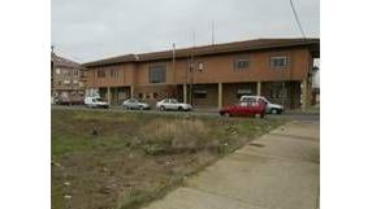 Solar donde se ubicará el nuevo edificio, situado detrás del actual
