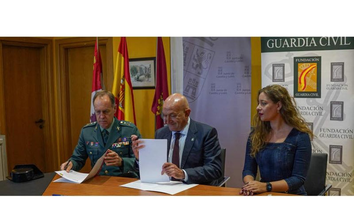 Francisco López, Jesús Julio Carnero y Ester Muñoz. MIGUEL F. B.