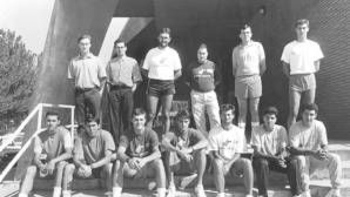 La plantilla en la pretemporada, Aranzana en la celebración multitudinaria y Cherokee con Wallace