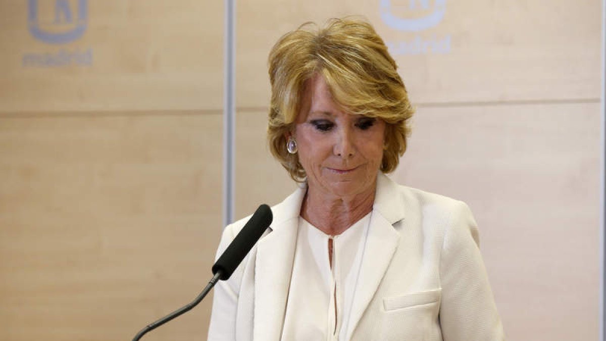 Esperanza Aguirre, la histórica dirigente del Partido Popular, durante su declaración pública. K. HUESCA