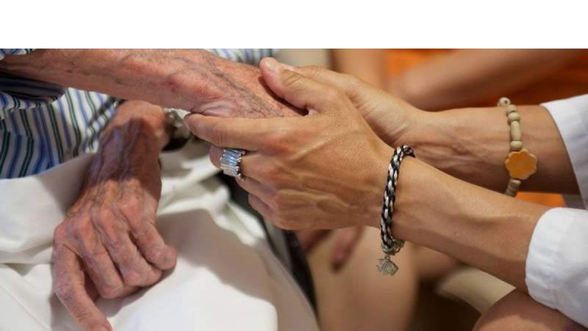 Crear relaciones sólidas es una clave contra la soledad. DL
