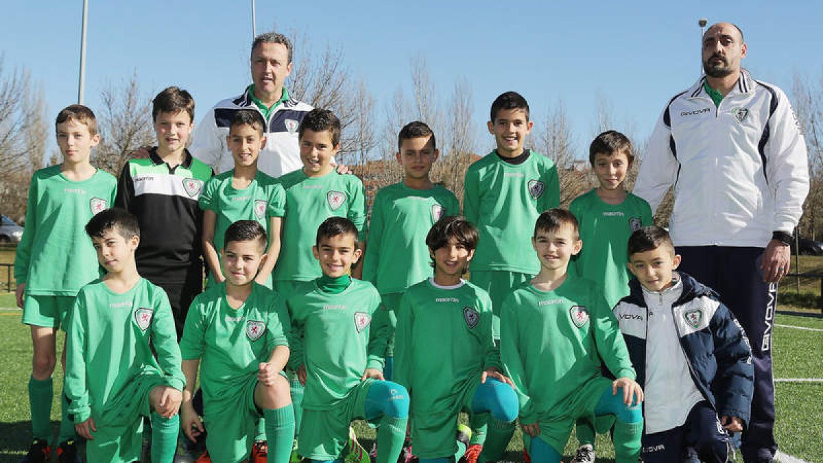 El Atlético Pinilla se juega el título autonómico de la categoría benjamín en las últimas jornadas. SECUNDINO