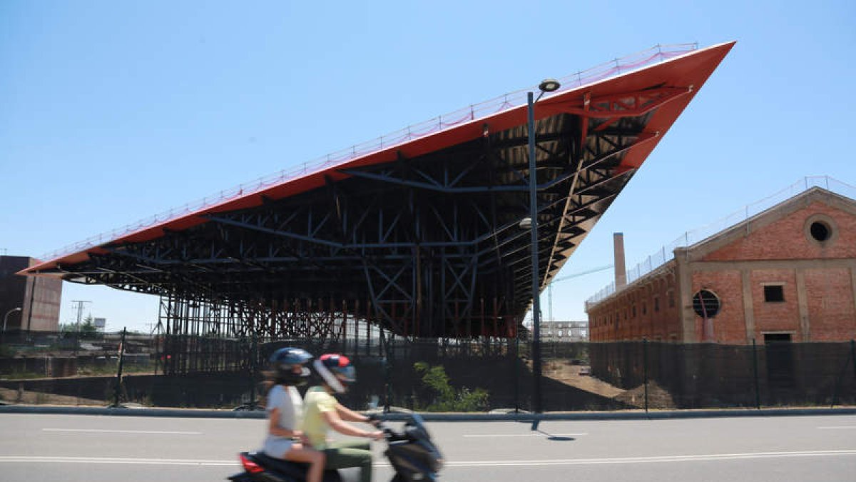 Imagen que presentaban ayer las obras de construcción del Palacio de Congresos, que avanza hacia su finalización con ritmo comedido.