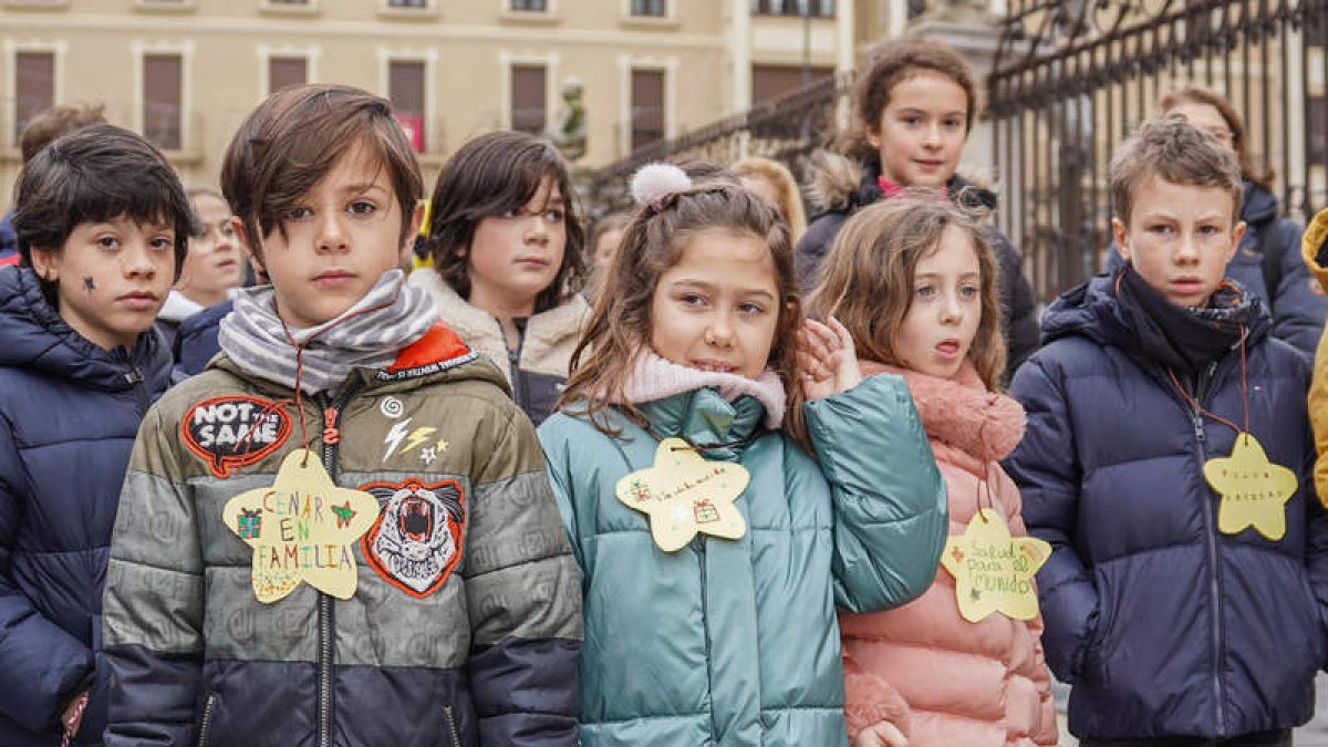 Niños y niñas colocaron su estrella en la Catedral. MIGUEL F, B.