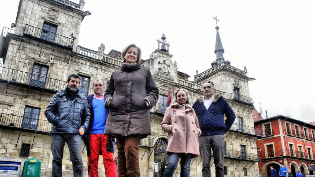 El quinteto que integra Plaza Mayor: Fidel Tomé, Senén Villanueva, Loli López, Begoña Piñán y Luis Díez.