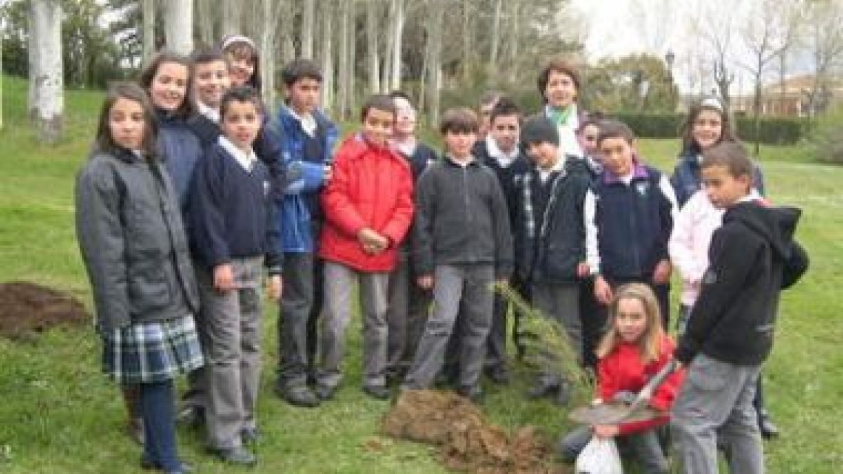 Varios alumnos del colegio de La Asunción llevaron a cabo este acto simbólico