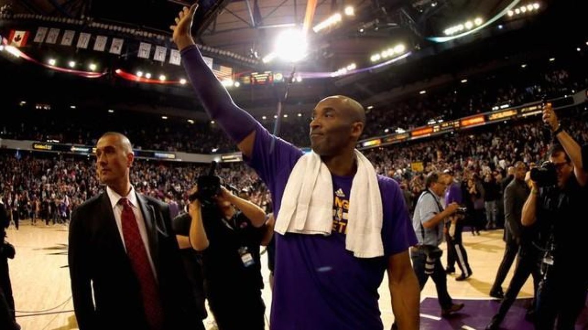 Kobe Bryant se despidió como una estrella.