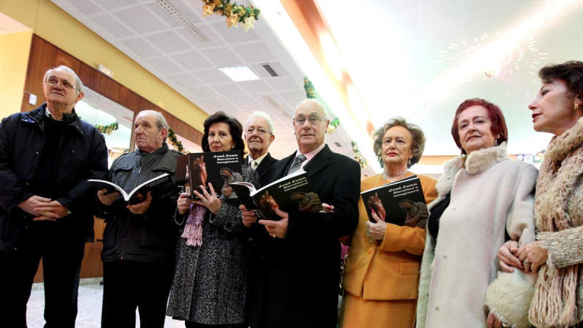 El libro sobre el escultor de La Carrasca fue dado a conocer ayer noche en La Obrera.