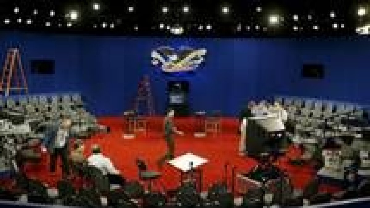 Preparativos para el debate electoral que volverá a enfrentar esta noche a Bush y Kerry