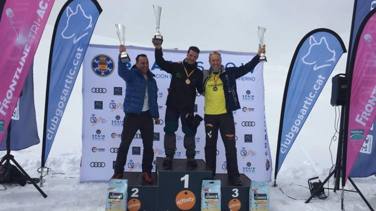 El musher leonés en el podio del Campeonato de España celebrado en Baqueira. DL