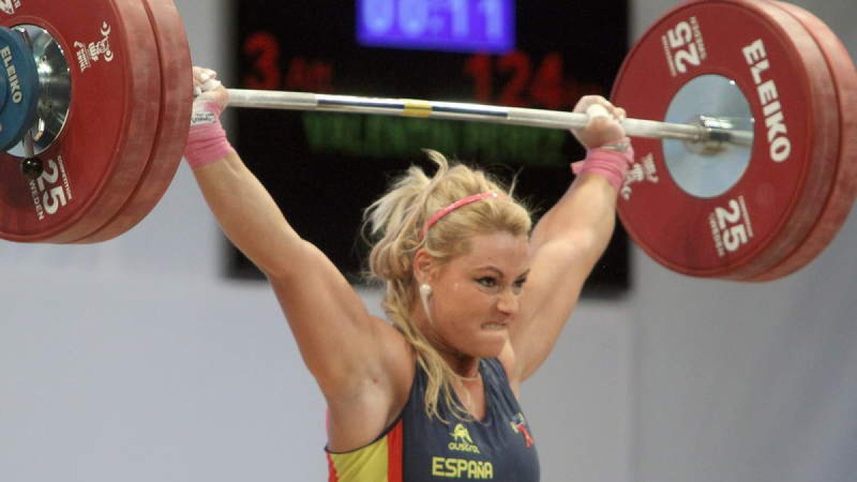 Lidia Valentín cambiará el cuarto puesto en arrancada del Mundial por el bronce