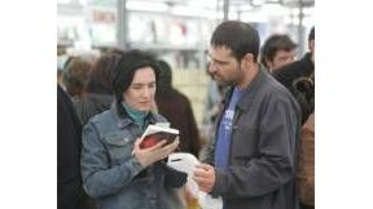 La imagen muestra un detalle de la feria de la flor, ayer en Vega