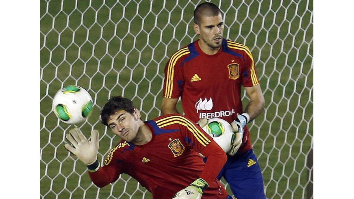 Víctor Valdés, detrás de Casillas, será hoy el meta de la Selección española.