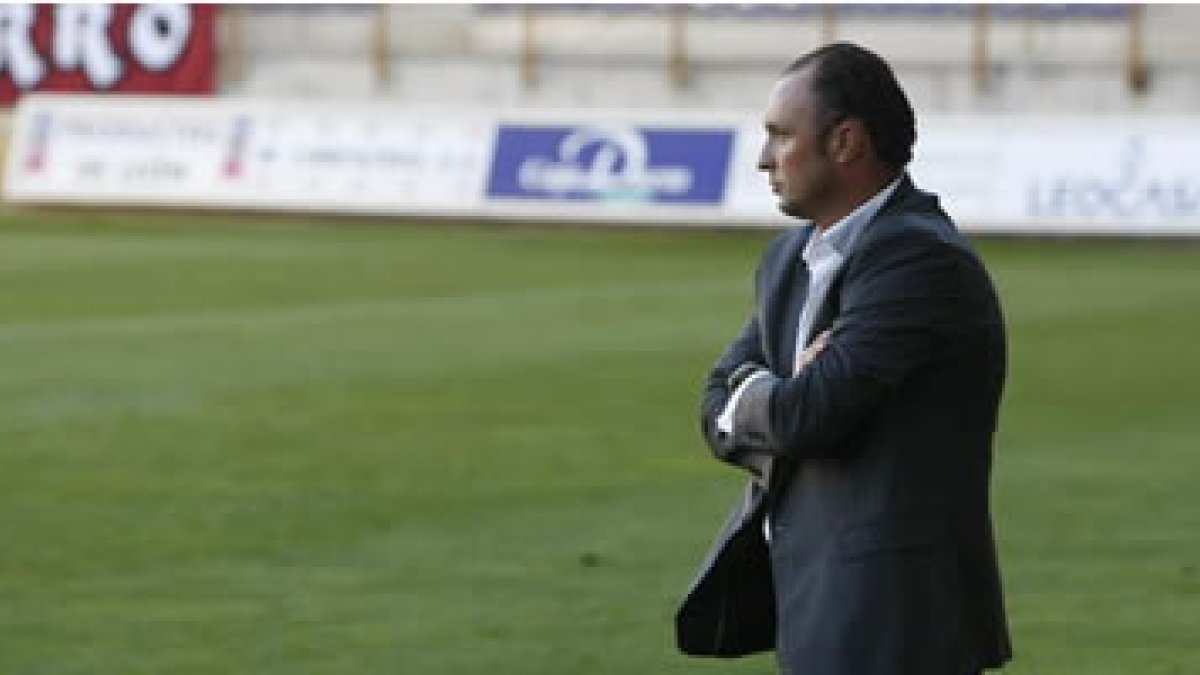 El entrenador de la Cultural, Yosu Uribe, durante un partido.