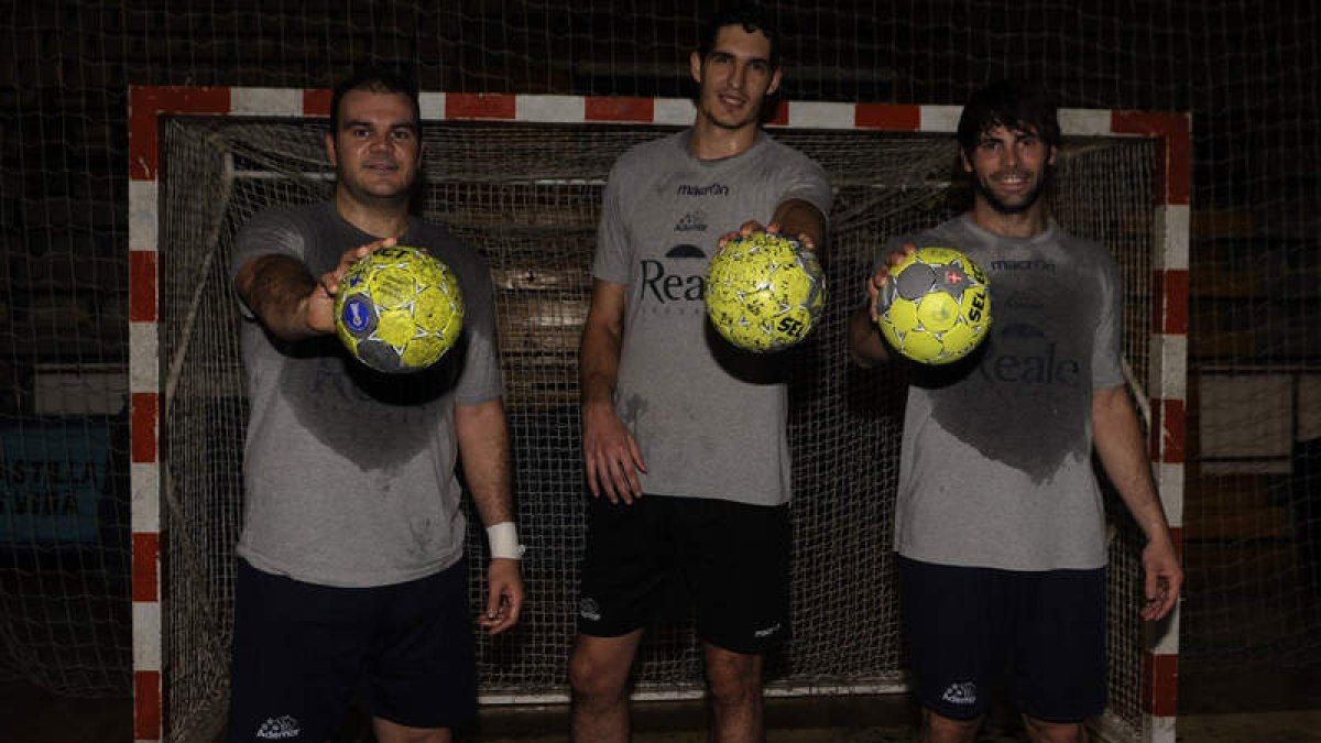 Baena, Montoro y Antonio García, los tres jugadores del Reale Ademar convocados por el seleccionador nacional Valero Rivera.