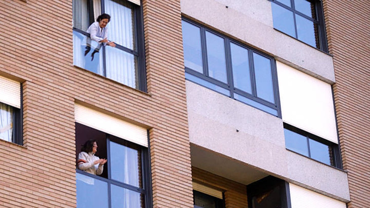 Aplauso de los vecinos de León. MARCIANO PÉREZ