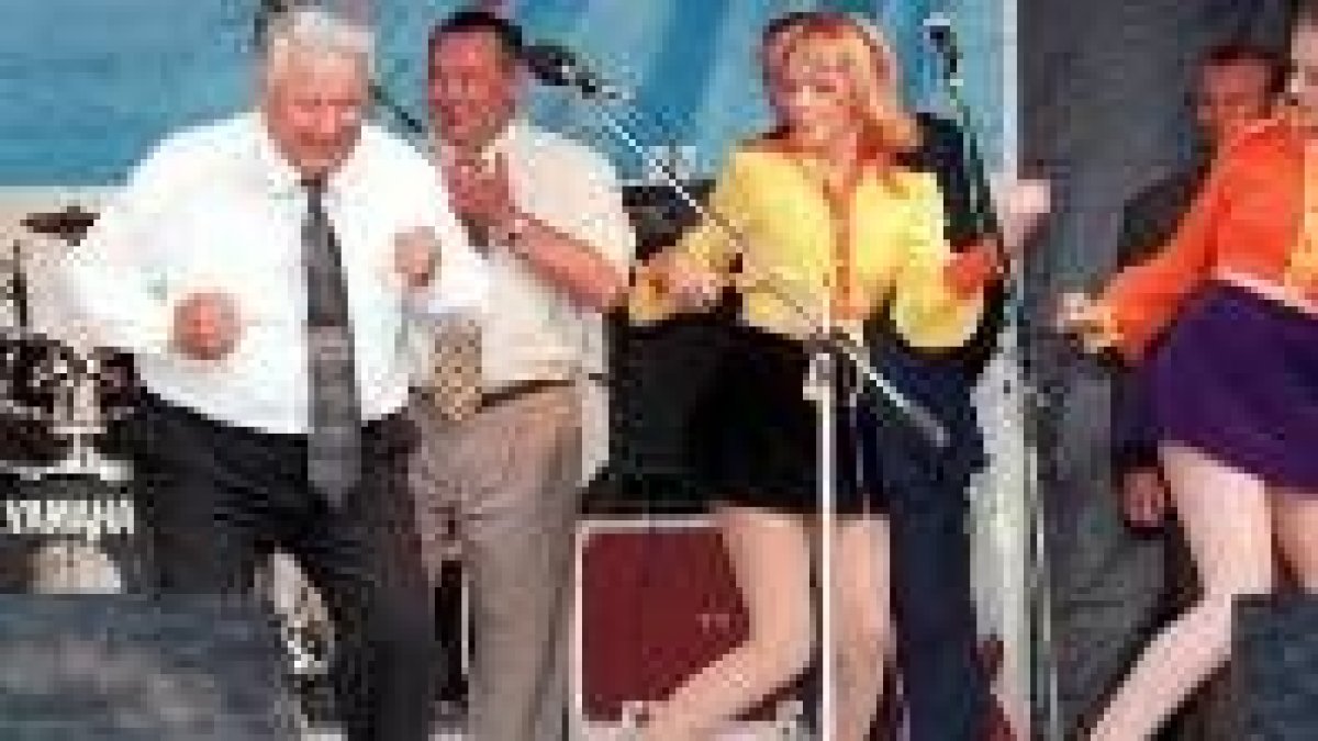 Yeltsin bailando en un concierto en Rostov en el año 1996