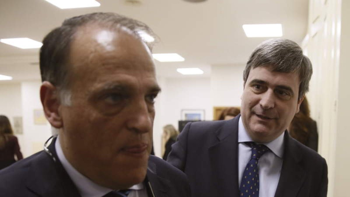 Javier Tebas y Miguel Cardenal, durante la jornada ‘Juego Limpio y Fútbol Profesional’
