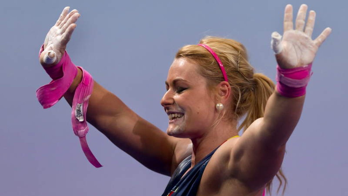 La haltera berciana celebra su éxito en el Europeo donde sale coronada como campeona