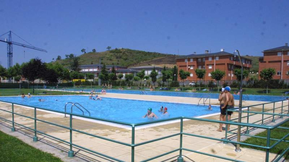 Imagen de archivo de las piscinas de verano de Bembibre. BARREDO