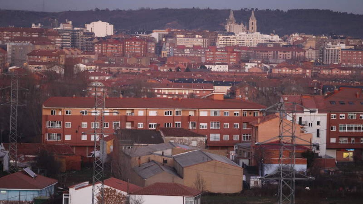 La imagen tomada ayer no captaba el mal olor de la capital. La nariz, por desgracia, sí.