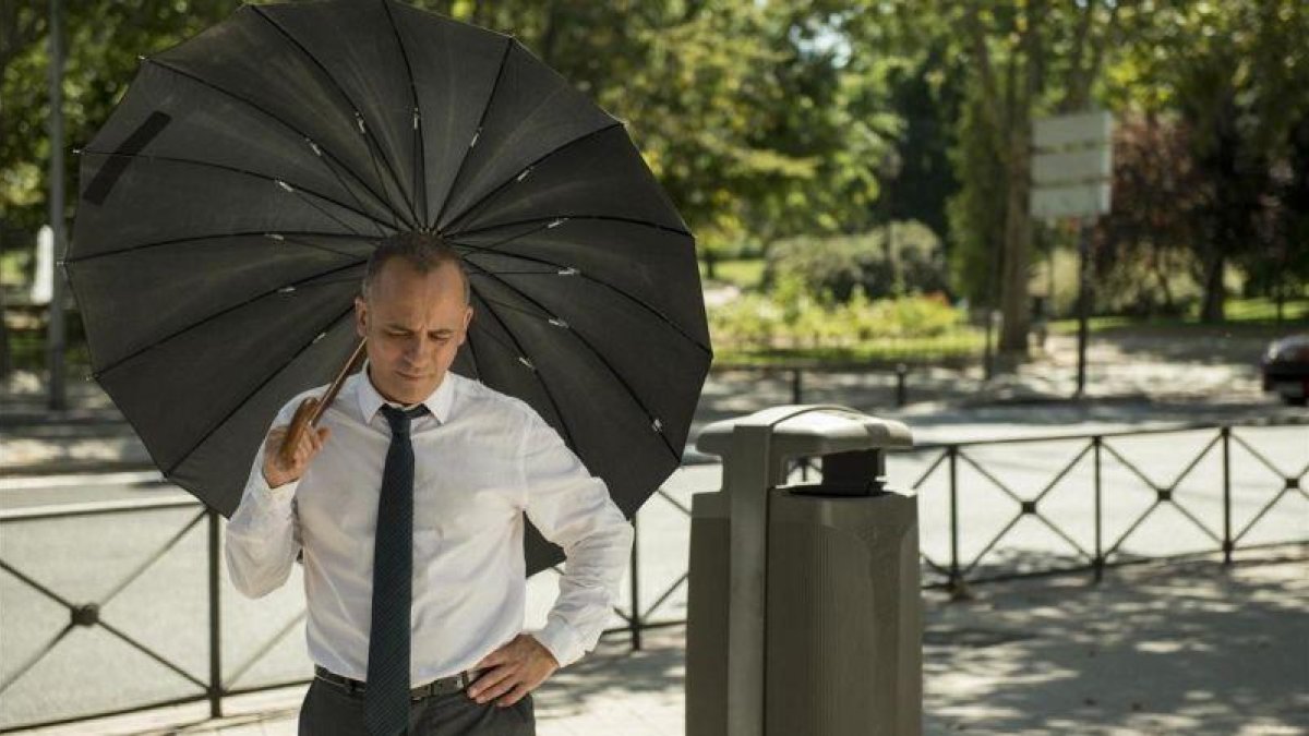 Javier Gutiérrez, en una imagen de la serie de Movistar+ Vergüenza.