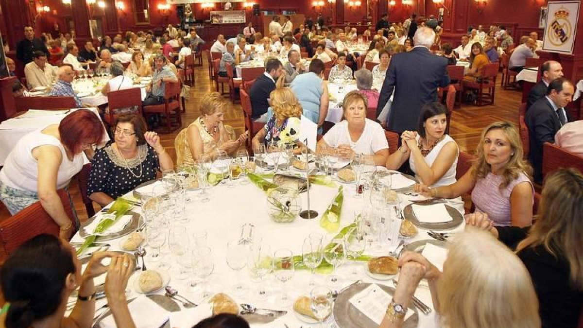 Los peñistas celebraron el aniversario con una comida de confraternización.